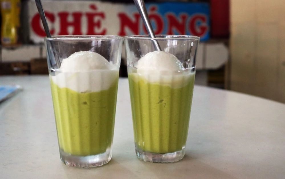 Kem bơ được làm từ bơ tươi xay nhuyễn cùng kem tươi mát lạnh, mang đến cảm giác sảng khoái khi thưởng thức